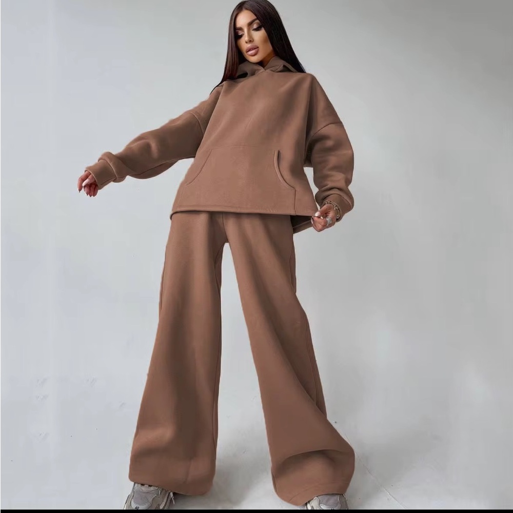 Oversized sweatshirt and pants set new never worn brown